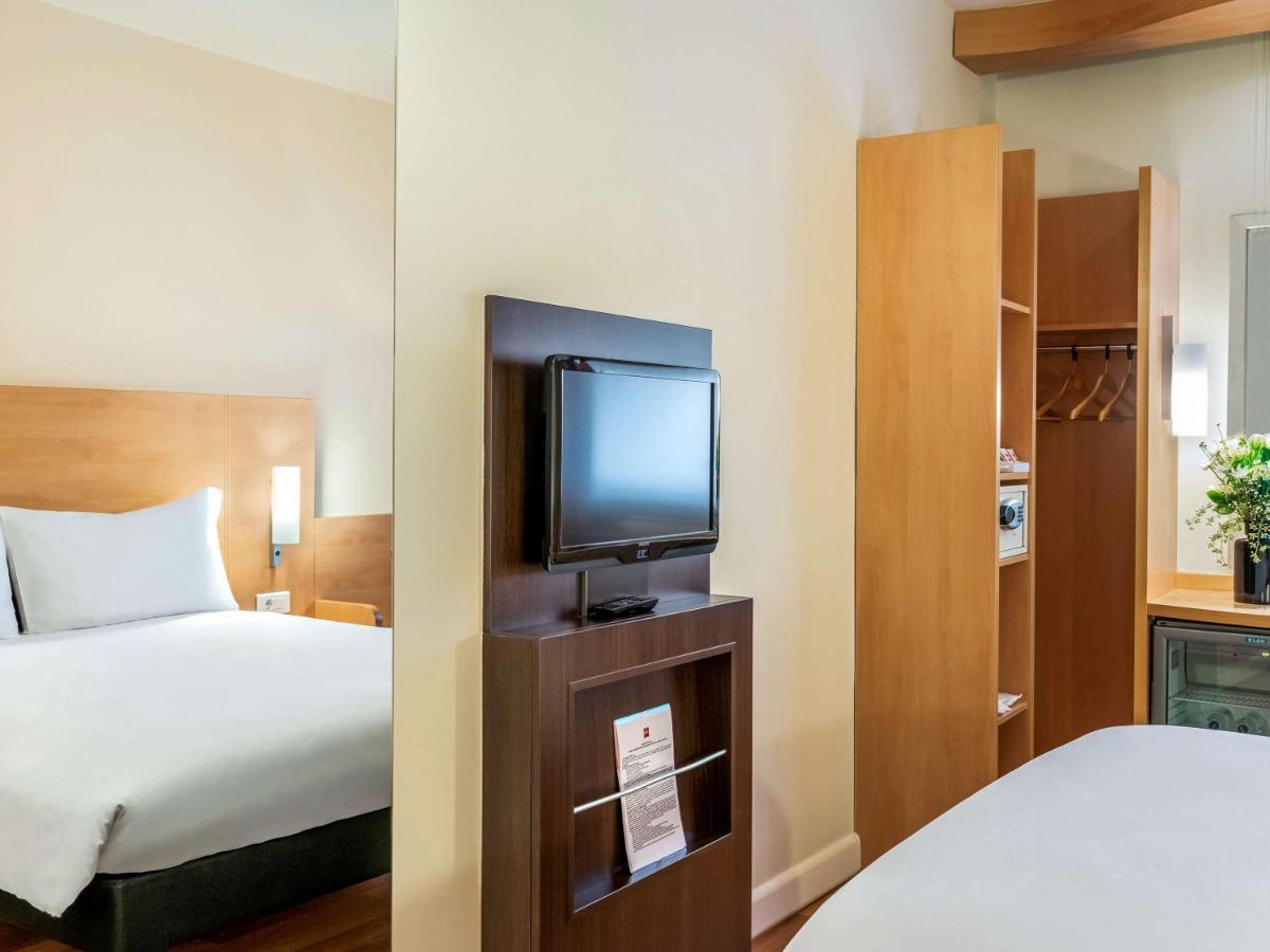 Отель Ibis Izmir Alsancak Экстерьер фото
