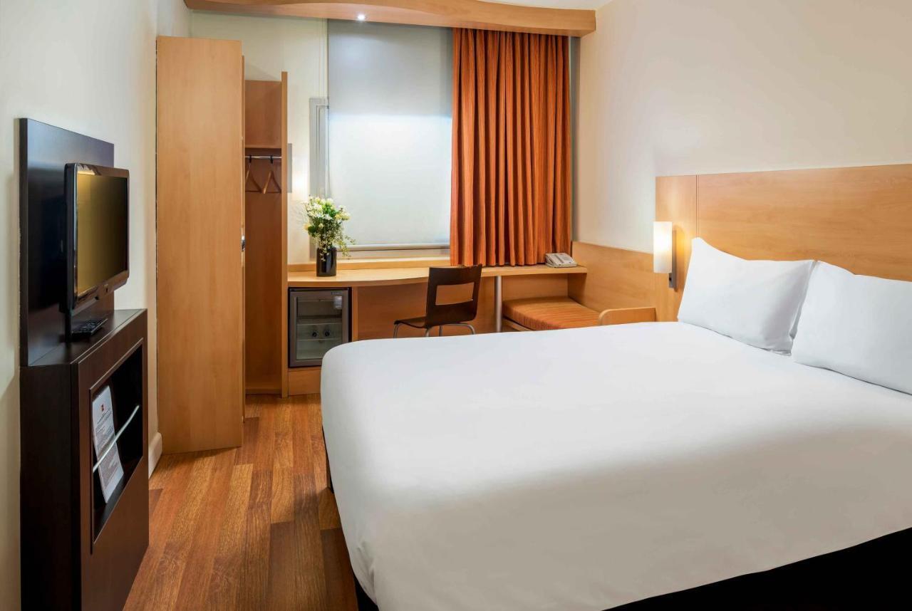 Отель Ibis Izmir Alsancak Экстерьер фото