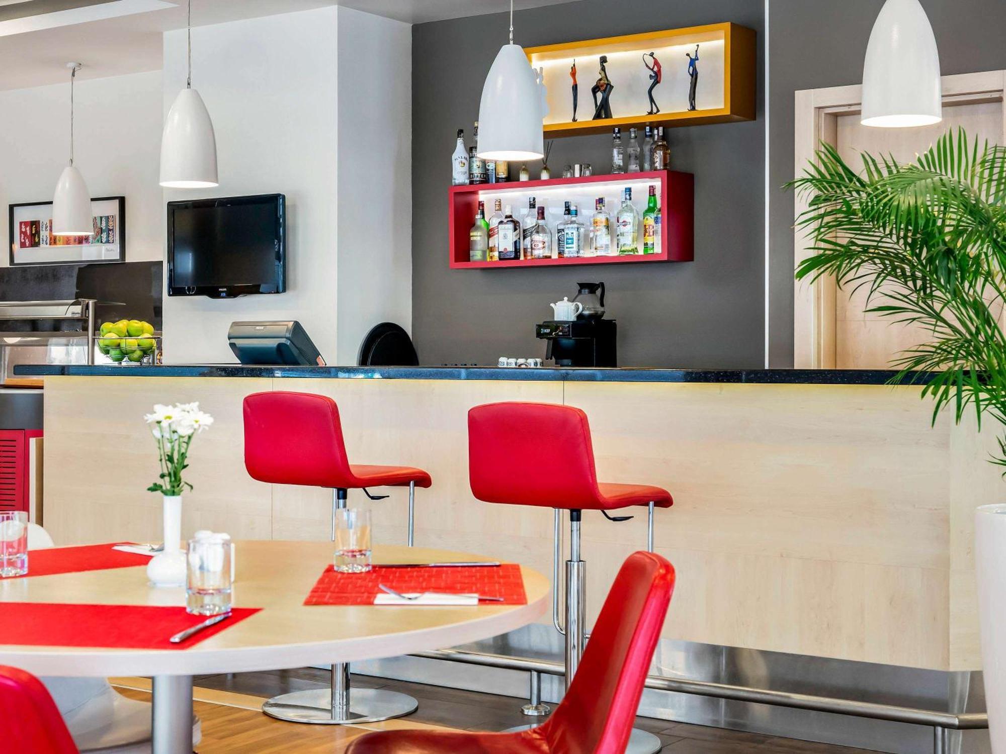 Отель Ibis Izmir Alsancak Экстерьер фото