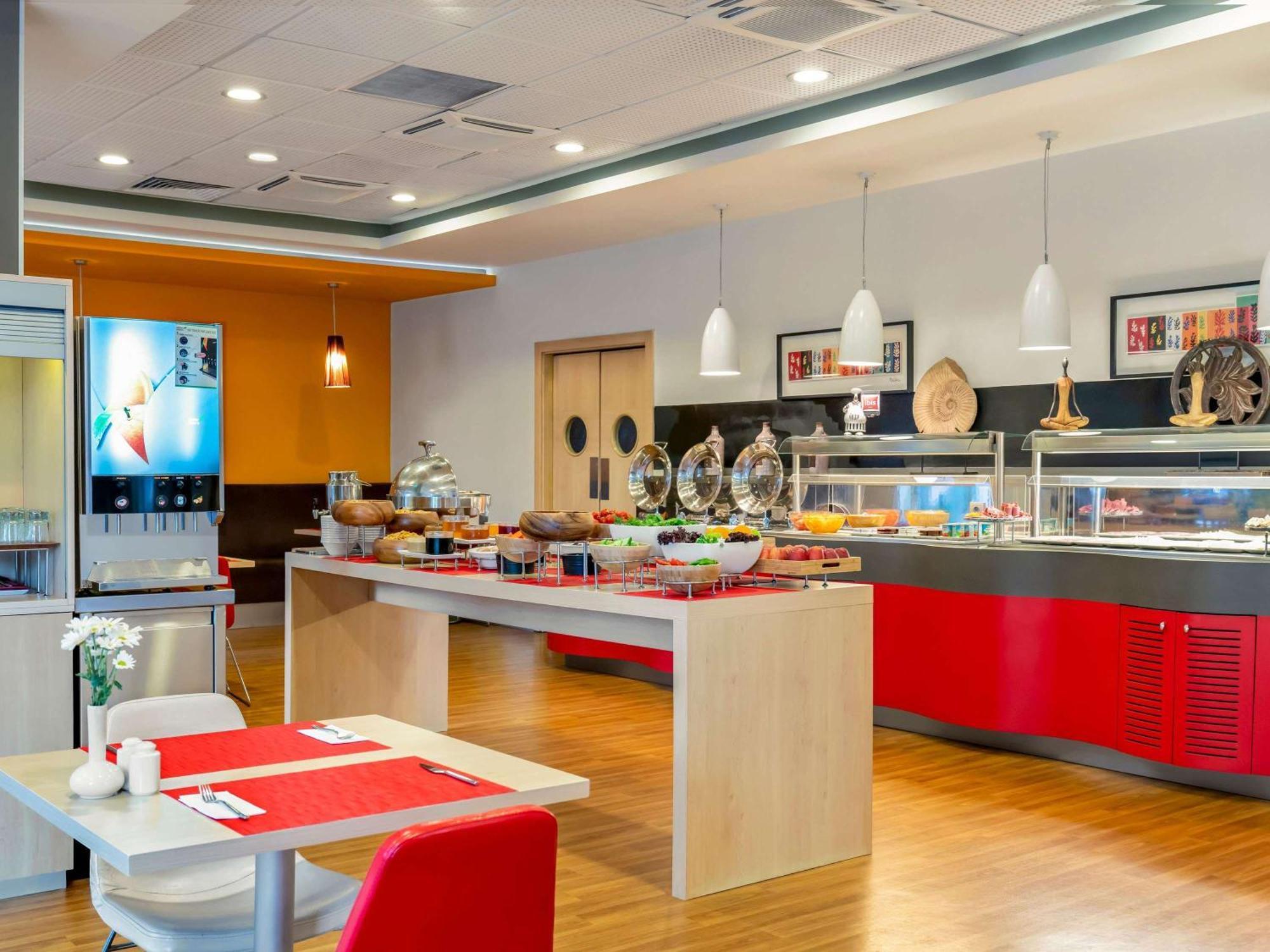 Отель Ibis Izmir Alsancak Экстерьер фото